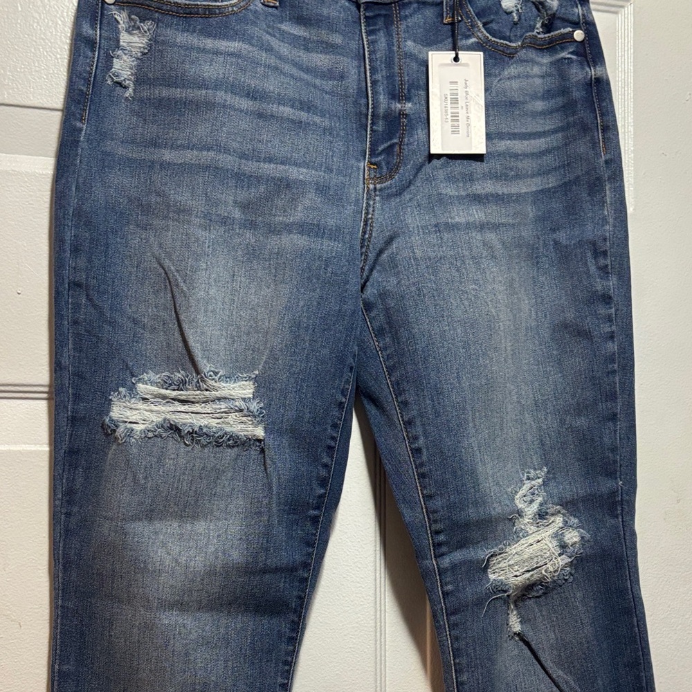 Judy Blue Medium Wash Distressed Cropped Jeans - Picture 3 of 16